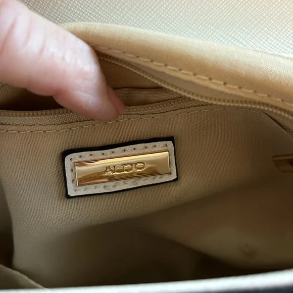 NWOT Aldo white handbag with black trim. Removable Crossbody Strap. - Picture 5 of 7